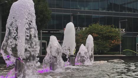Fountains-in-the-middle-of-the-business-center
