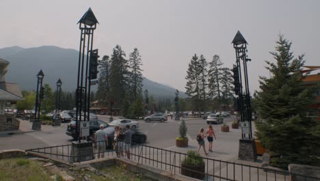 Busy-cross-section-with-buses-in-downtown-Banff-Timelapse