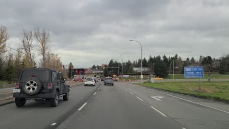 Highway-Traffic-On-An-Overcast-Day-In-Abbotsford,-British-Columbia,-Canada