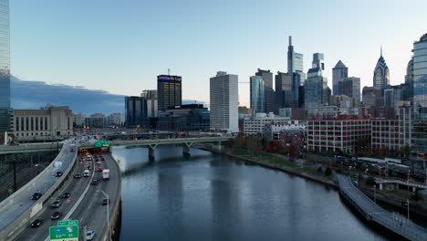 Rising-aerial-reveal-of-traffic-at-Schuylkill-River-and-Philly-skyline