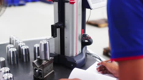 Coordinate-Measuring-Machine-measures-complex-parts