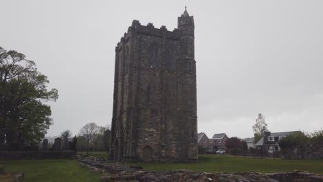 El-Campanario-De-La-Abadía-De-Cambuskenneth-Bajo-La-Lluvia