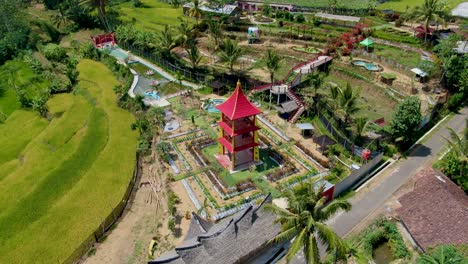 Parque-Pagoda-En-El-Pueblo-De-Suko-Makmur,-Magelang-En-Indonesia