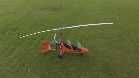 4K-Gyrocopter-ground-camera-lowering-from-above
