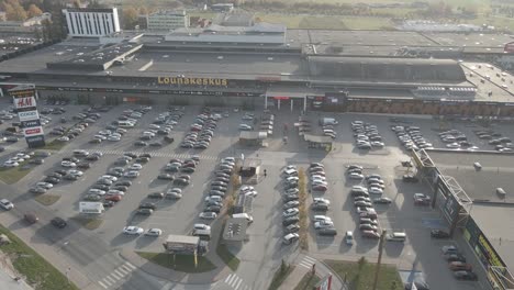 drone-shot-of-Lõunakeskus,-the-biggest-shopping-mall-in-southern-Estonia