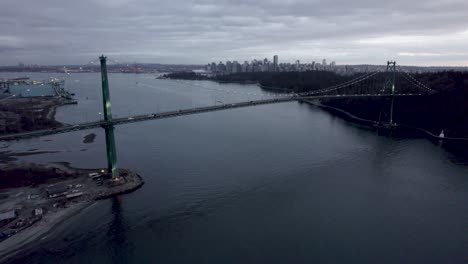 Aerial-panoramic-view-of-Lions-Gate-Bridge-at-twilight-with-city-in-background,-Vancouver-in-Canada