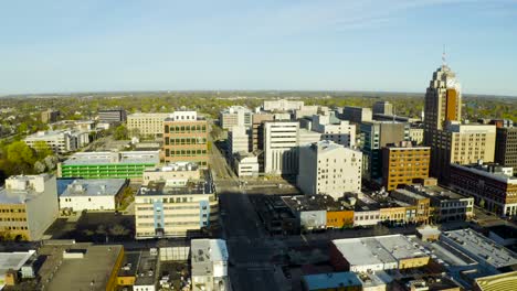 4K-Drohnenvideo-Der-Landeshauptstadt-Lansing,-Michigan,-Während-Die-Sonne-Aufgeht
