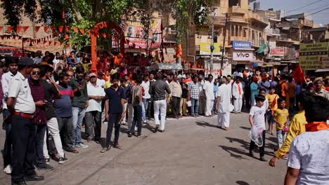 A-large-number-of-people-gather-to-watch-the-procession-parade-of-Lord-Ram