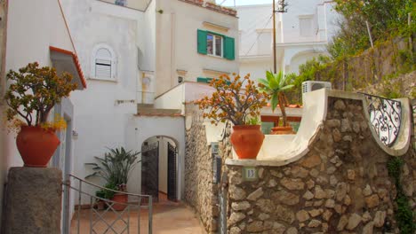 Looking-Up-On-Typical-House-With-Gate-Open-In-Capri,-Italy