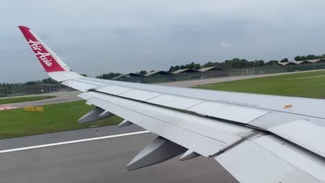 Airsia-flight,-aircraft-taking-off-from-Changi-Airport