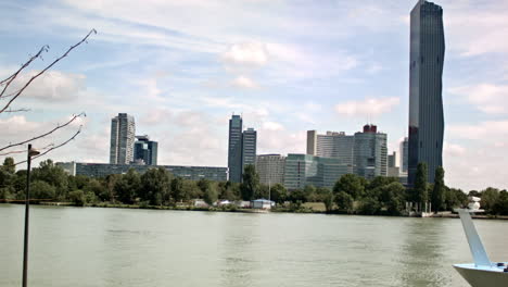 Das-österreichische-Ufer-Der-Donau