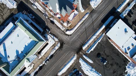 Drone-top-shot-of-winter-roofs-in-Warren,-Ohio