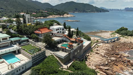 Edificio-De-Apartamentos-De-Lujo-Tipo-Templo-En-Shek-O,-Hong-Kong,-Vista-De-Drones