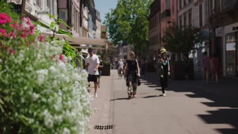 People-walking-on-street-in-popular-shopping-area-in-Colmar,-France