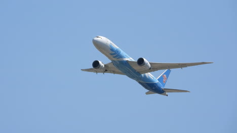 China-Eastern-Boeing-B787-dreamliner-airplane-flying-on-a-clear-day-with-blue-sky