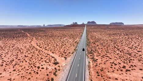 Imágenes-De-Drones-De-Una-Carretera-Del-Desierto