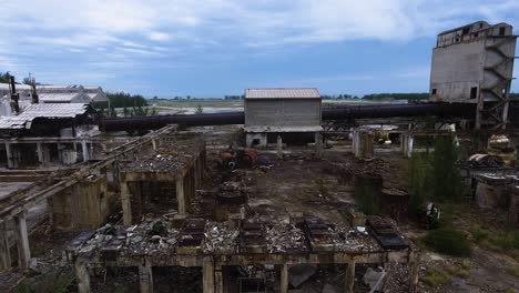 Ghostly-atmosphere-of-an-abandoned-and-destroyed-factory,-Drone-shot