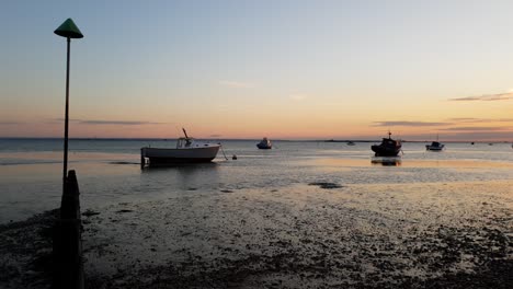 Zeitrafferaufnahme-Des-Untergehenden-Meeres-Bei-Sonnenuntergang-An-Der-Southend-Mündung-In-Essex