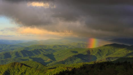 Regenbogen-In-Den-Blue-Ridge-Mountains-Nach-Sturm,-Cinemagraph-Zeitraffer