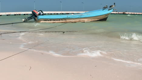 Fischerboot-In-Puerto-Progreso,-Leben-In-Merida,-Yucatan,-Mexiko