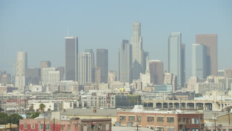 Wolkenkratzer-Von-Los-Angeles-Mit-Der-Innenstadt-Im-Vordergrund-Tagsüber