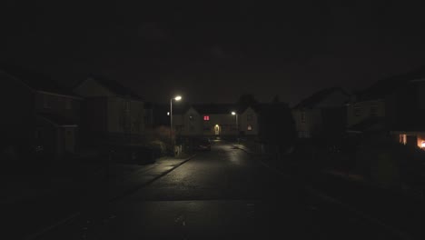 Eine-Typische-Britische-Stadtstraße-Bei-Nacht