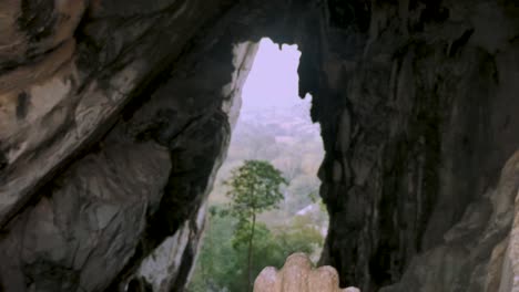 Wat-Sa-Kaeo-Buddha-Tempel-Gipfel-Bergblick-Mit-Status