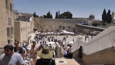 La-Gente-Visita-El-Muro-Occidental-En-El-Montículo-Del-Templo-En-Jerusalén-Israel