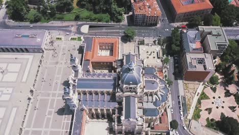 Vista-Alta-Del-Palacio-Y-Multitudes-De-Turistas-Que-Visitan-La-Plaza