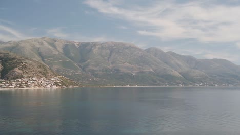 Playa-De-Borsh-A-Lo-Largo-De-La-Riviera-Albanesa-En-Vacaciones-De-Verano