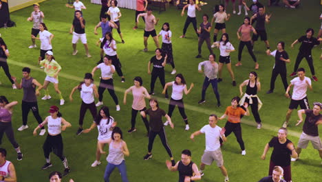 Many-People-Dancing-in-Rows