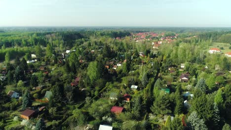 Luftaufnahme-Von-Kleingärten-Neben-Einer-Wohnsiedlung