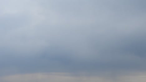 Zeitraffer-Der-Wolkenformationen,-Frühlingssaison,-Regnerisch