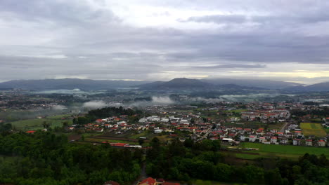 Neblige-Berge-In-Portugal