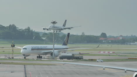 Eine-A380-Landet-Auf-Dem-Flughafen