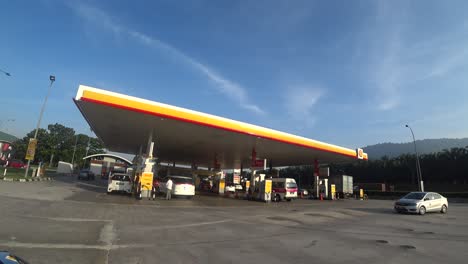 Shell-petrol-station-at-night