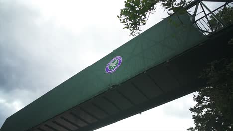 Wimbledon-2019:-Vista-De-La-Pasarela-Que-Conecta-La-Cola-De-Wimbledon-Con-La-Cancha-Número-1-Y-La-Cancha-Central