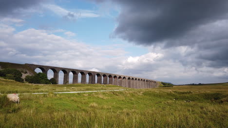 Zeitraffer-Des-Ribblehead-Viadukts-Im-Yorkshire-Dales-Nationalpark