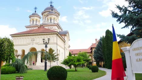 Panning-shot-of-the-orthodox-cathedral-in-Alba-Iulia,-Romania
