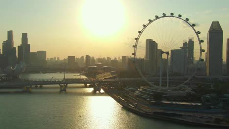 Luftaufnahmen-Des-Stadtbildes-Von-Singapur-Mit-Berühmten-Touristenattraktionen-In-Der-Marina-Bay