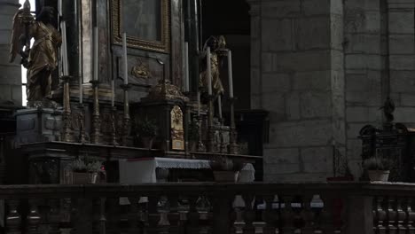 Altar-of-basilica-of-San-Lorenzo-Maggiore,-Milan,-Italy,-October-2018