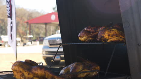 Grillhähnchen-In-Einem-Grillplatz-Bei-Einem-Cook-off-In-Texas