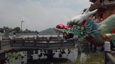Visitors-walking-into-the-Dragon-and-Tiger-Pagodas-in-Kaohsiung,-Taiwan