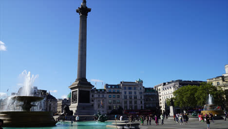 Londres,-Inglaterra,-Circa:-Timelapse-Trafalgar-Square-En-La-Ciudad-De-Londres,-Reino-Unido