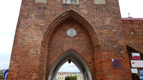 Turm-Der-Historischen-Backsteinbefestigung-Der-Vom-Deutschen-Orden-Gegründeten-Stadt