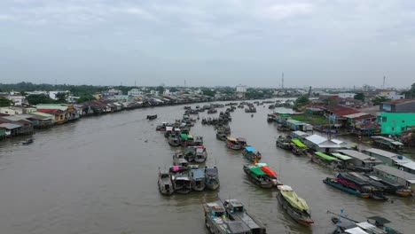 Cai-Rang-floating-market-on-the-Mekong-River,-Vietnam