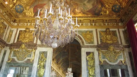 Pintura-Del-Techo-Del-Museo-Del-Palacio-De-Versalles,-París,-Francia