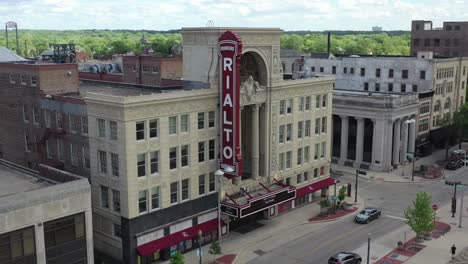 Punto-De-Referencia-Del-Teatro-De-La-Plaza-De-Rialto,-Reval-Aéreo