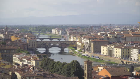 Tiro-Largo-De-Ponte-Vecchio-En-Florencia,-Italia