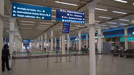 Empty-entrance-to-the-Euro-Star-in-Kings-Cross-St-Pancras